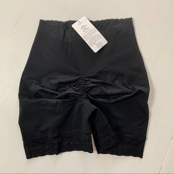 Shorts (polyester and elastane) - Picture 2 of 2